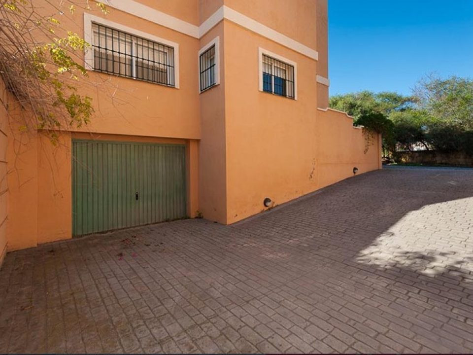 Casa de 4 Dormitorios en alquiler vacacional en Cancelada, Estepona