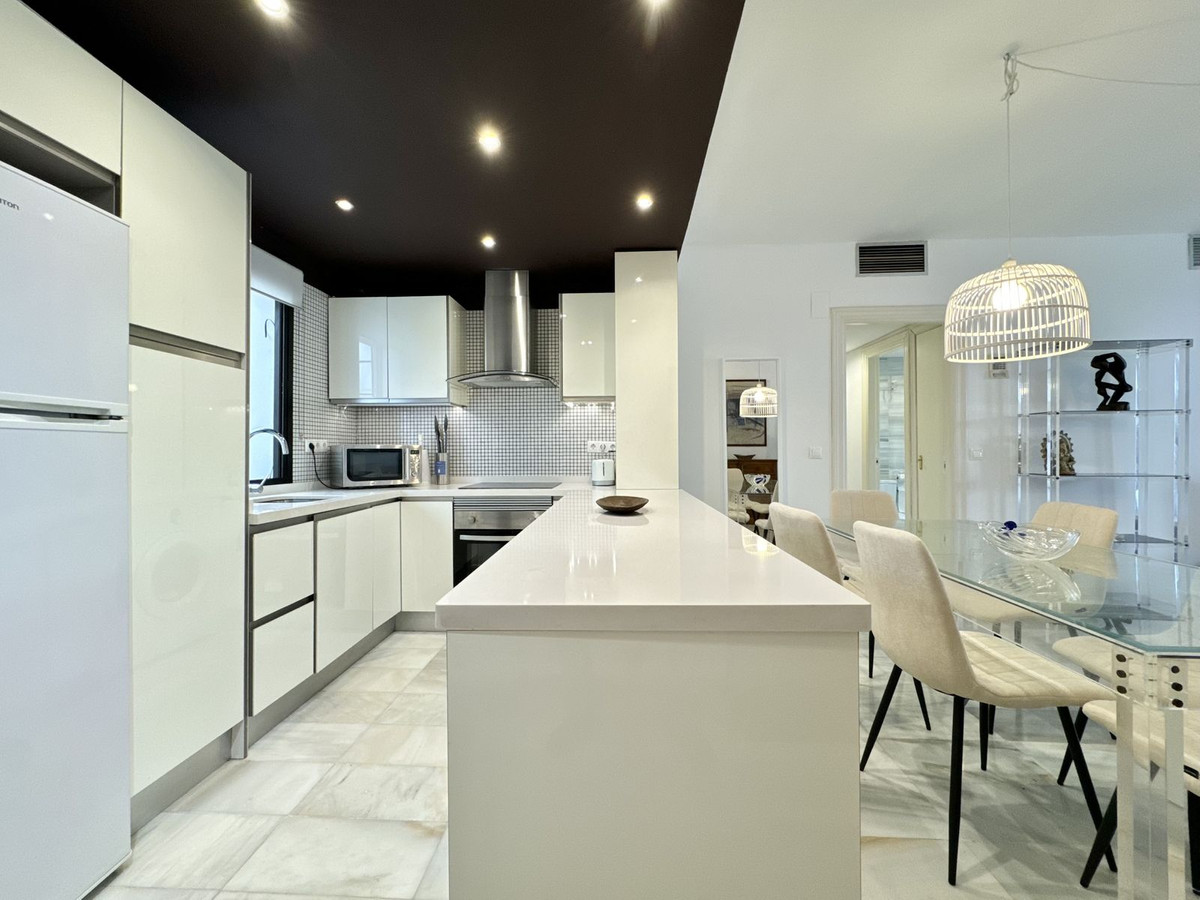 3 Bed, 2 Bath - Apartment for Rent in Puerto Banus, Marbella