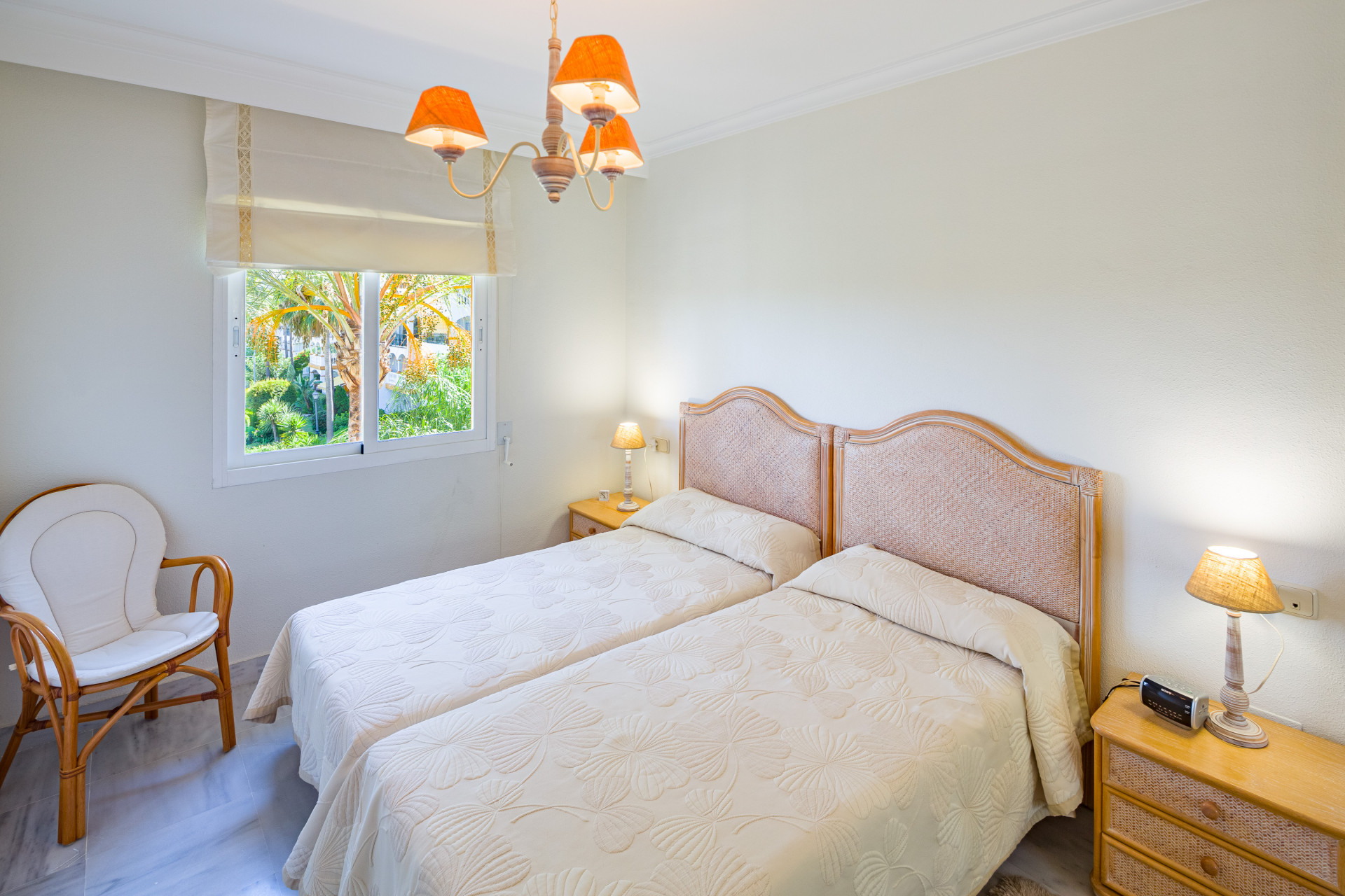 Piso de 3 Dormitorios y 2 Baños en venta en Nueva Andalucía, Marbella
