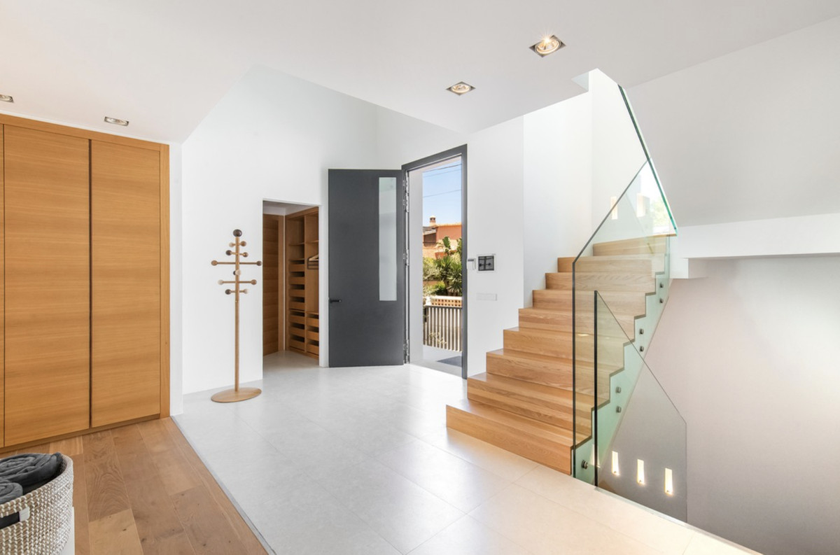 Casa de 6 Dormitorios y 5 Baños en venta en Costabella, Marbella