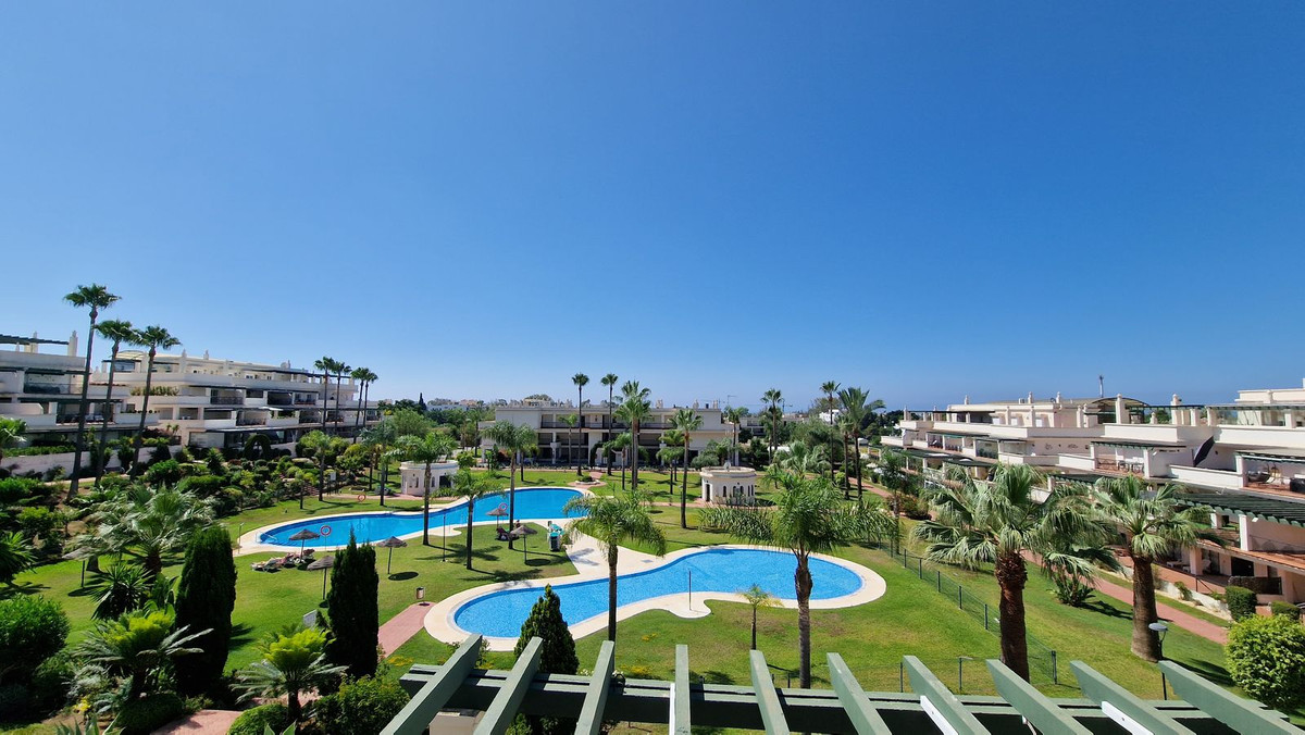 Ático de 2 Dormitorios en alquiler vacacional en Nueva Andalucía, Marbella