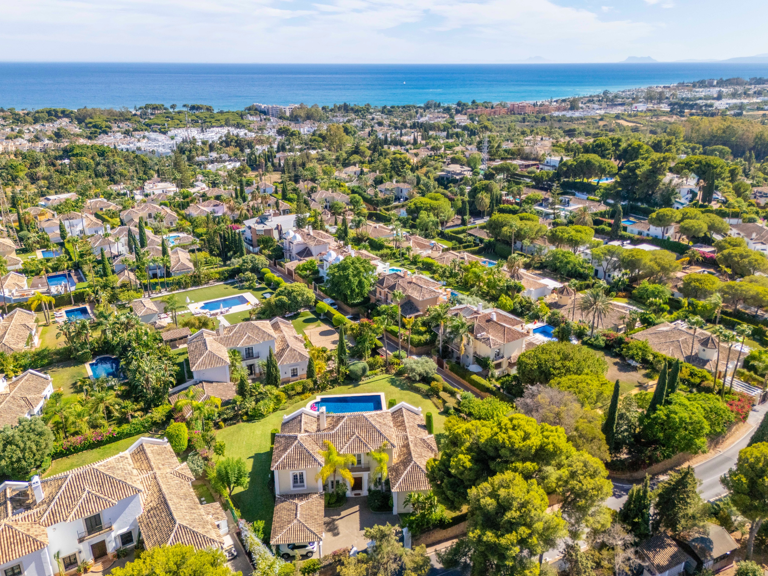 4 спални - Вила за продажба в El Paraiso, Estepona
