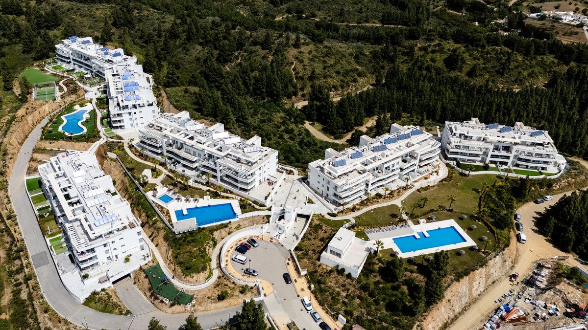 Piso de 2 Dormitorios en venta en El Faro, Mijas