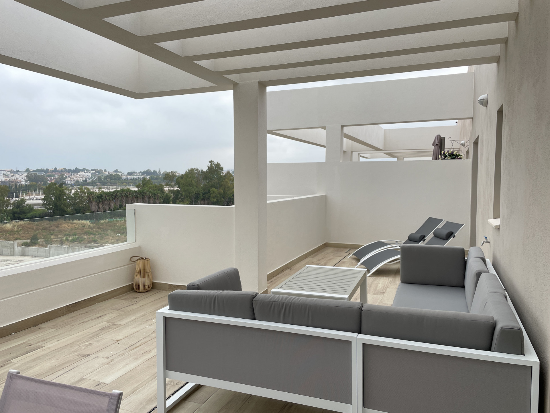 Ático de 2 Dormitorios en alquiler en Nueva Andalucía, Marbella