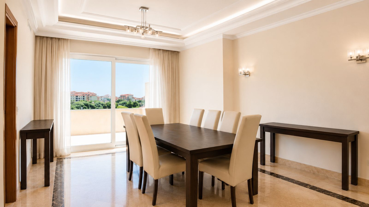 Ático de 4 Dormitorios y 4 Baños en venta en Puerto Banús