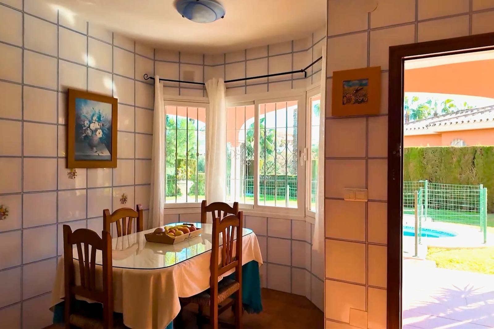 Casa de 5 Dormitorios y 4 Baños en venta en El Coto, Mijas