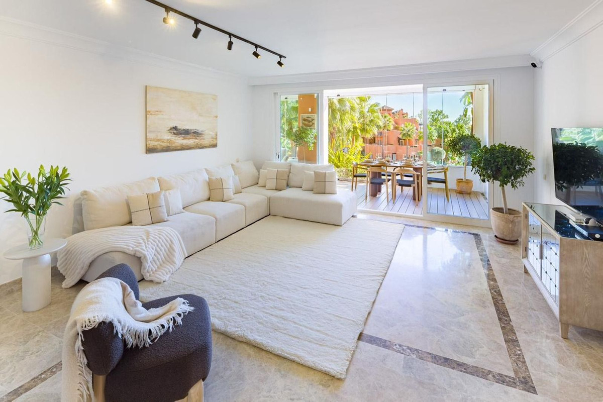 4 Bed - Apartment for Sale in Nueva Andalucia, Marbella
