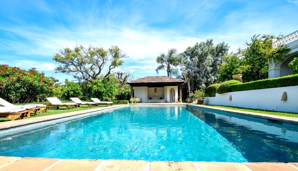 Casa de 6 Dormitorios en alquiler vacacional en El Rosario, Marbella