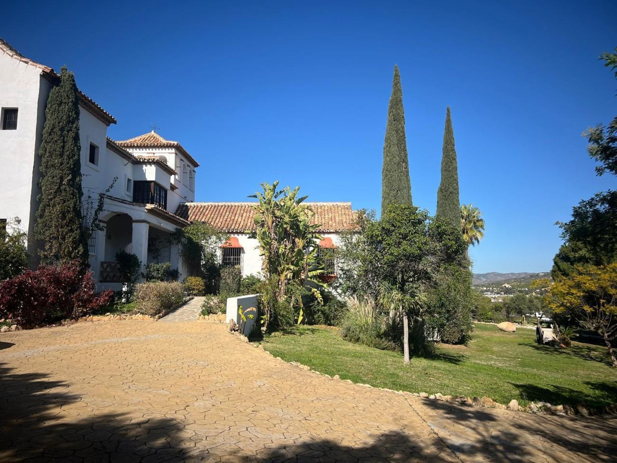 Finca de 10 Dormitorios en venta en Mijas