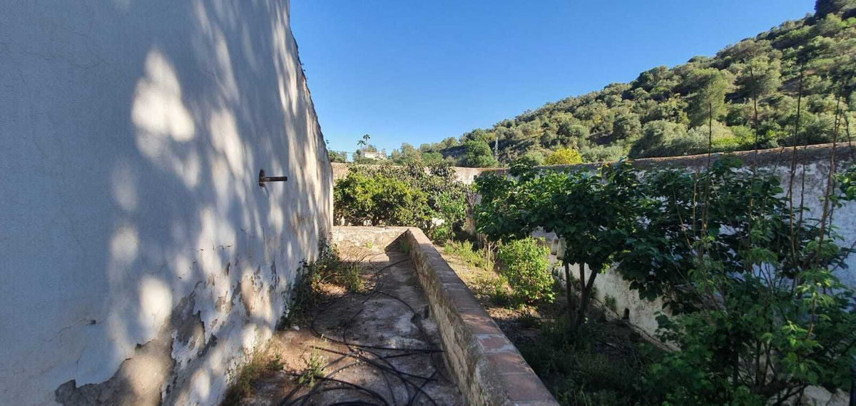 Finca de 5 Dormitorios en venta en Pizarra