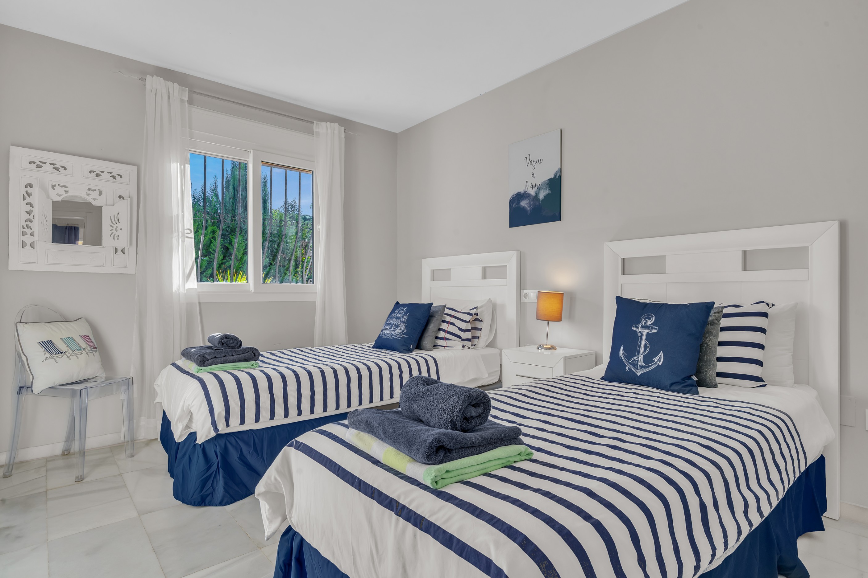 Casa Adosada de 4 Dormitorios y 3 Baños en alquiler vacacional en Milla de Oro, Marbella