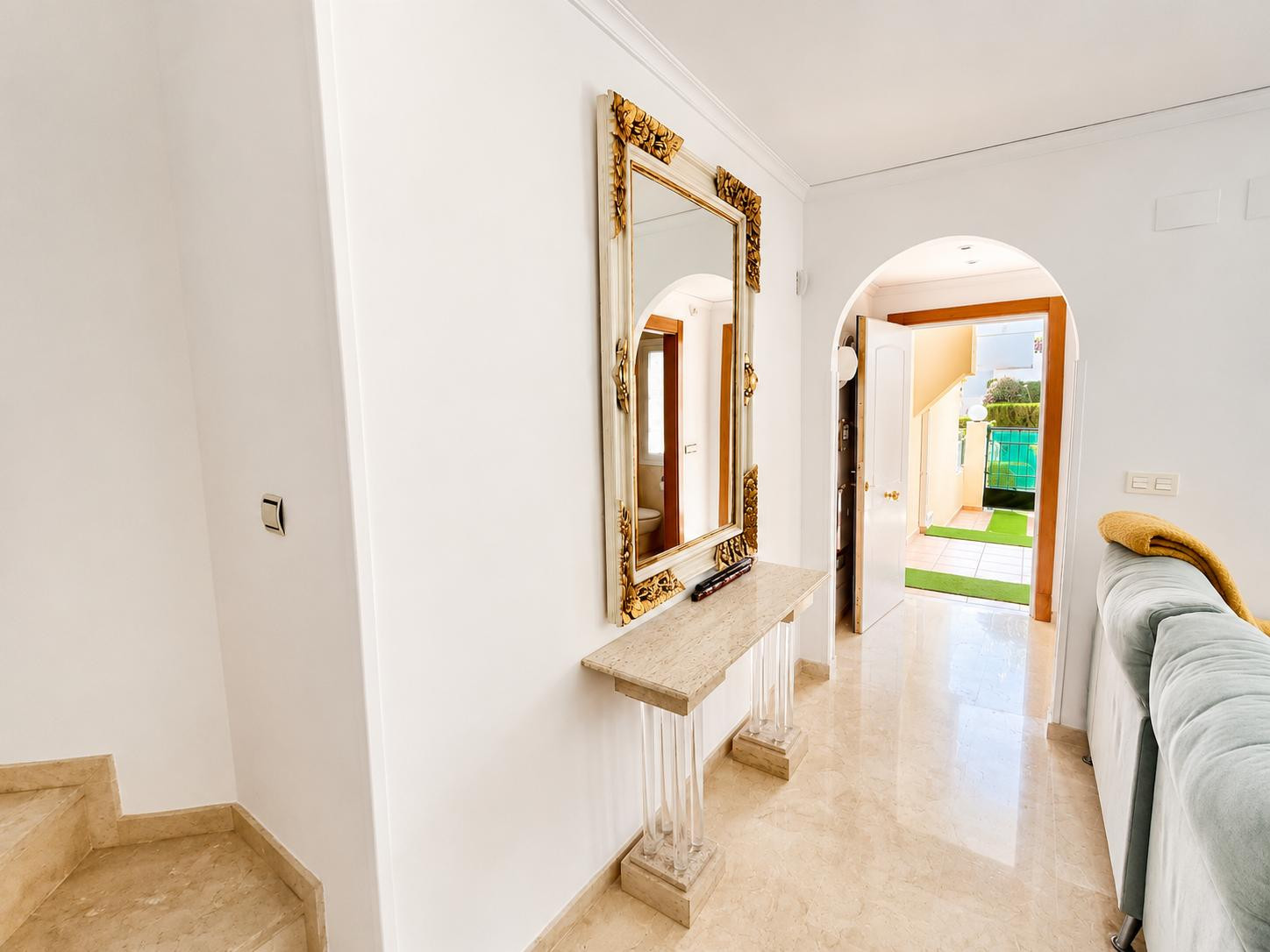 Casa Adosada de 3 Dormitorios en venta en Costabella, Marbella