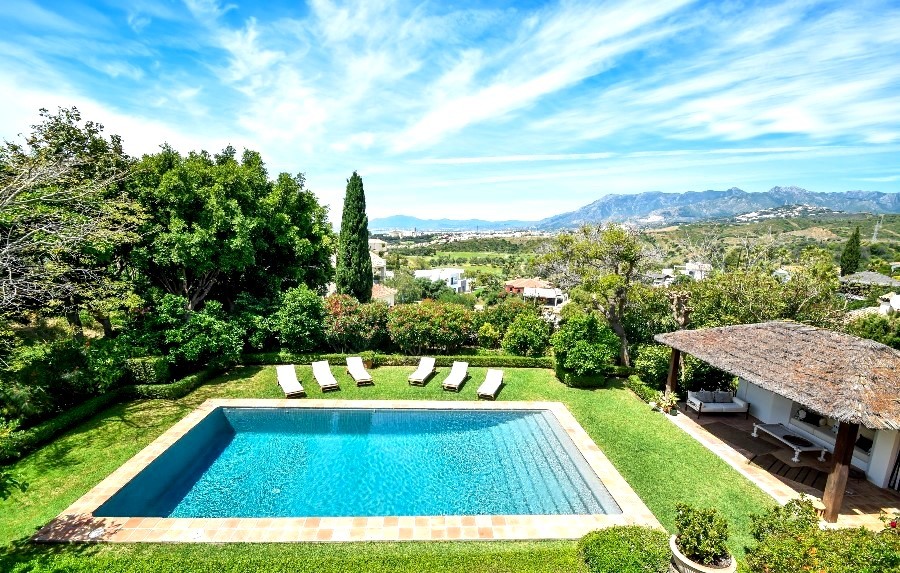 Casa de 6 Dormitorios en alquiler vacacional en El Rosario, Marbella