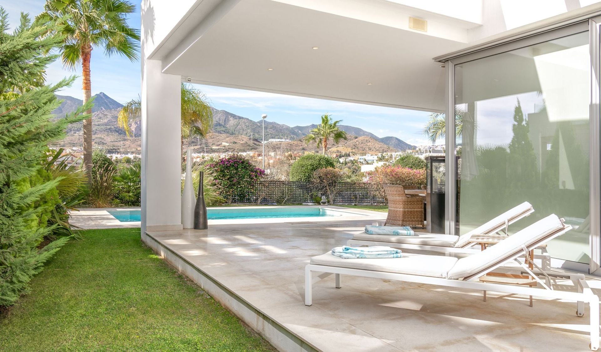 3 спални, 3 бани - Вила за продажба в Rio Real, Marbella