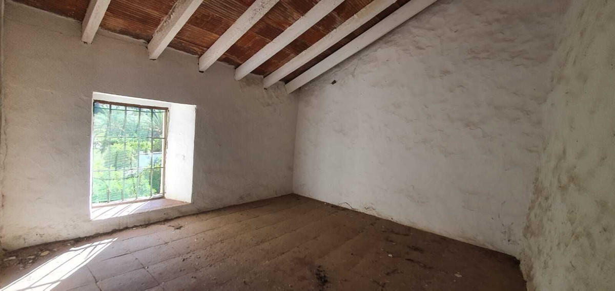 Finca de 5 Dormitorios en venta en Pizarra