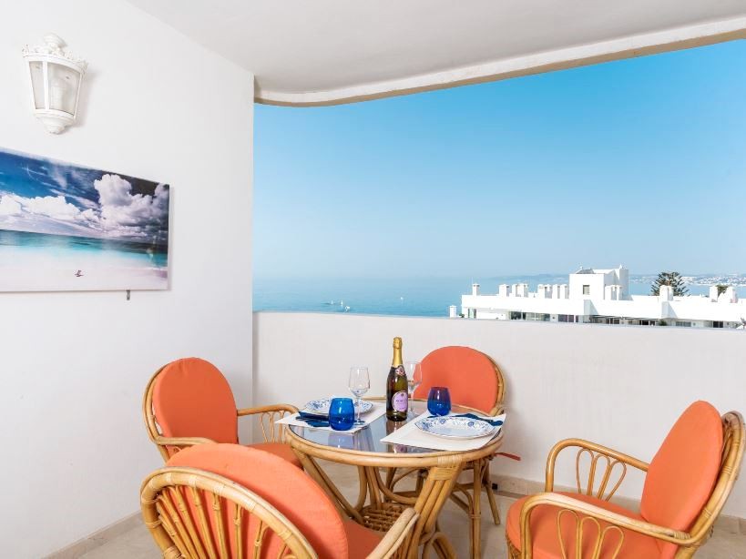 2 Bed - Apartment Holiday Rental in La Alqueria, Estepona