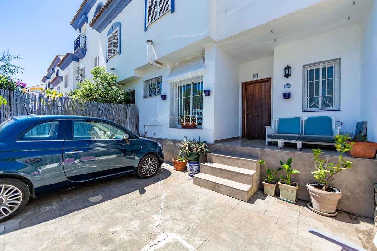 Casa Adosada de 5 Dormitorios en venta en San Pedro de Alcántara