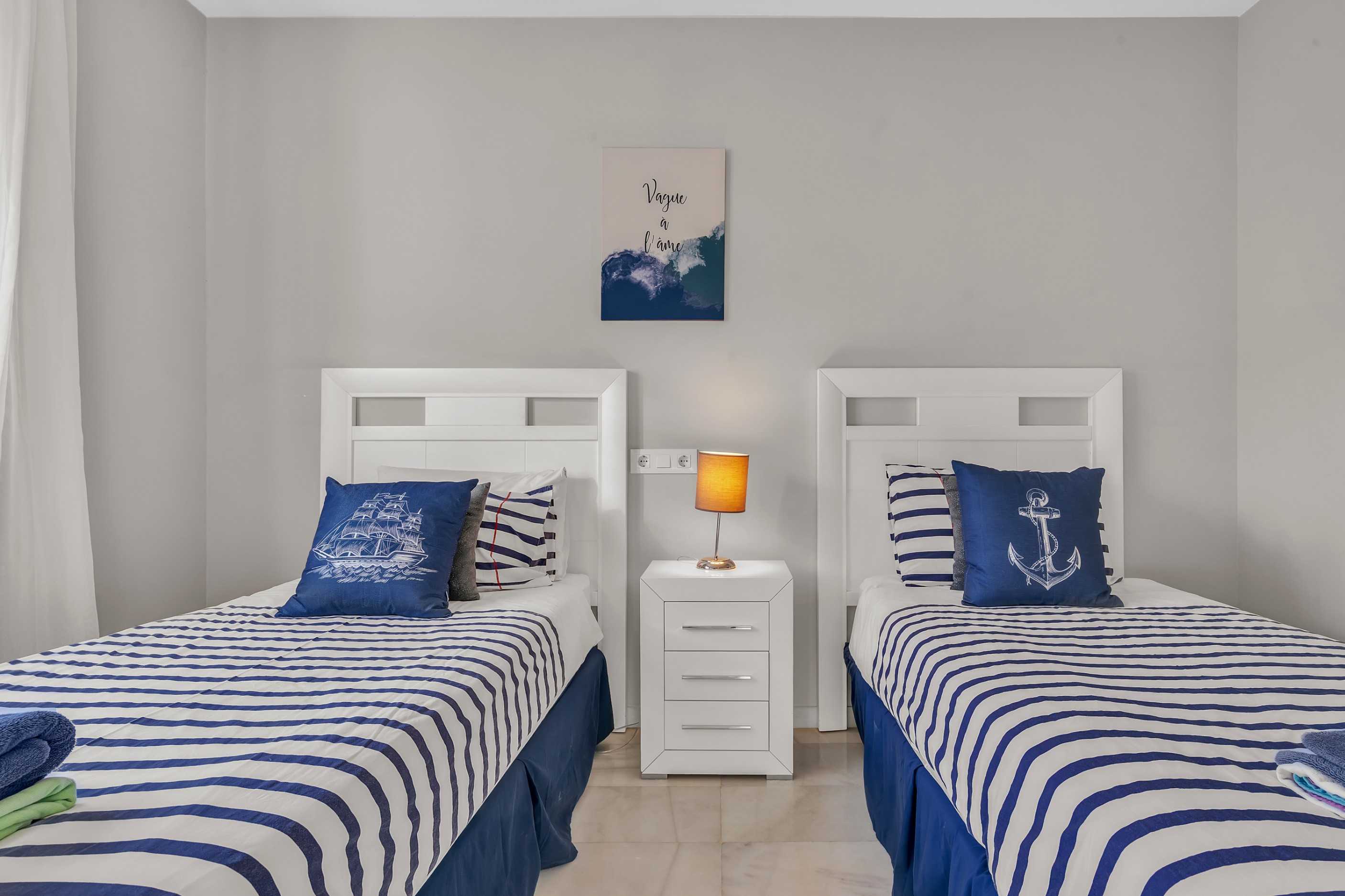 Casa Adosada de 4 Dormitorios y 3 Baños en alquiler vacacional en Milla de Oro, Marbella