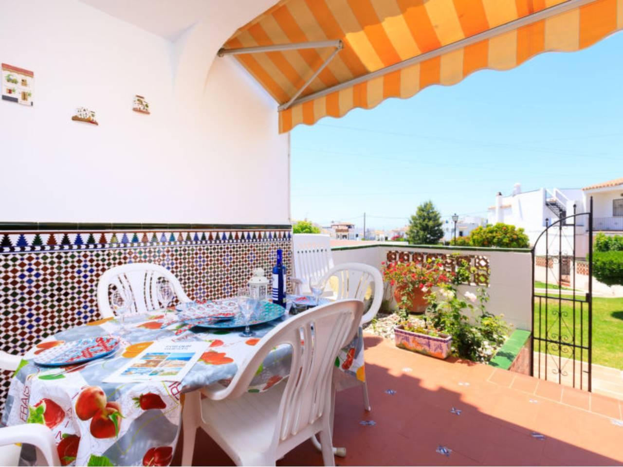 Casa Adosada de 3 Dormitorios en alquiler vacacional en Nerja