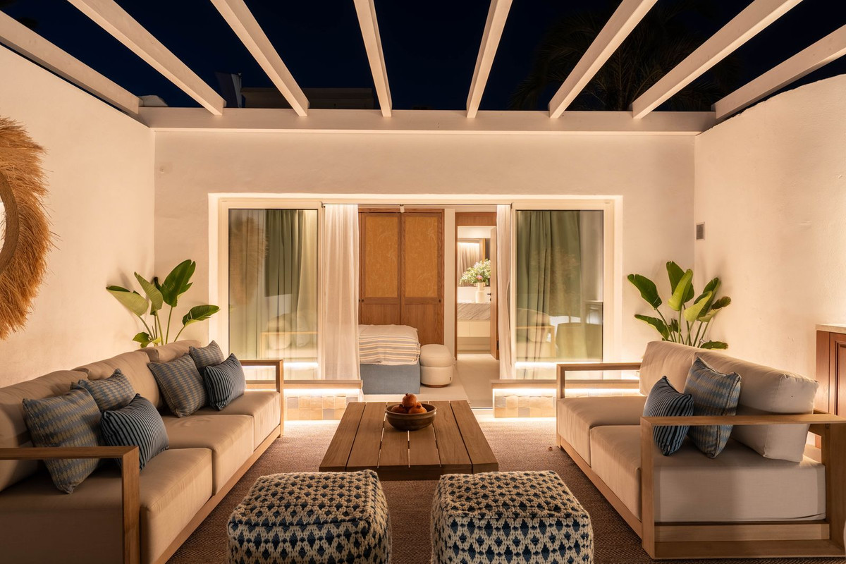 Casa de 3 Dormitorios en venta en Milla de Oro, Marbella
