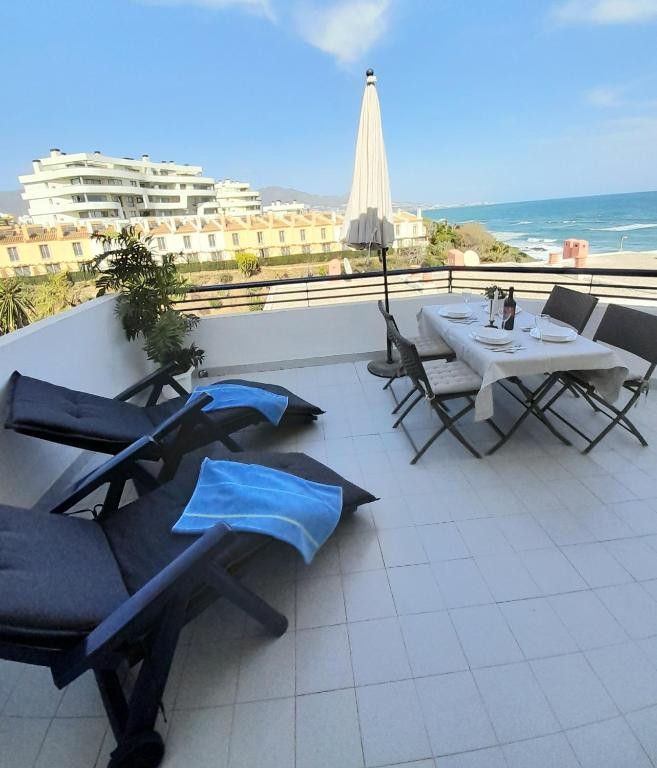 Casa Adosada de 2 Dormitorios en venta en El Faro, Mijas