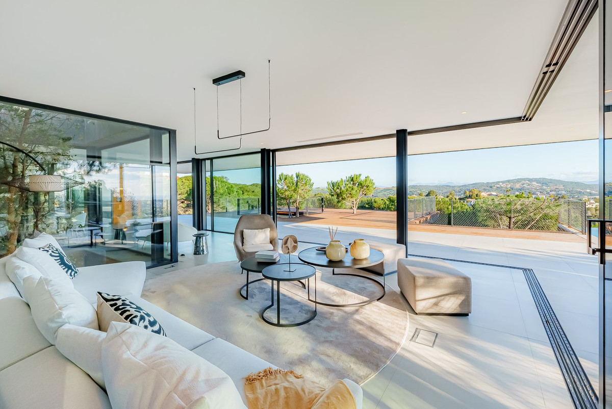 Casa de 5 Dormitorios y 6 Baños en venta en Sotogrande