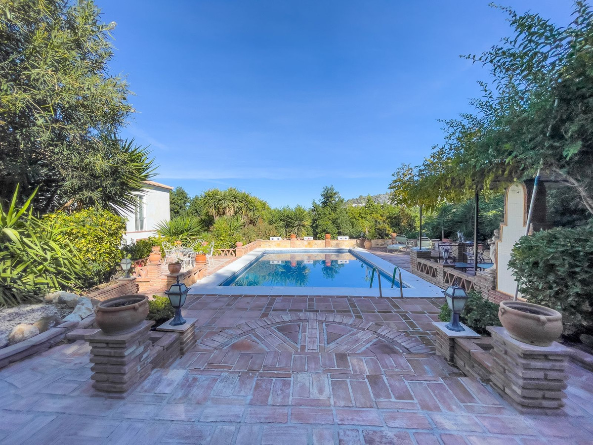 Finca de 5 Dormitorios en venta en Coin