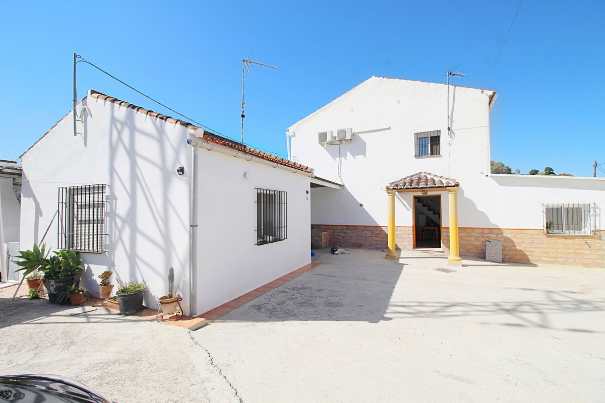 2 Bed, 2 Bath - Villa for Sale in Coin