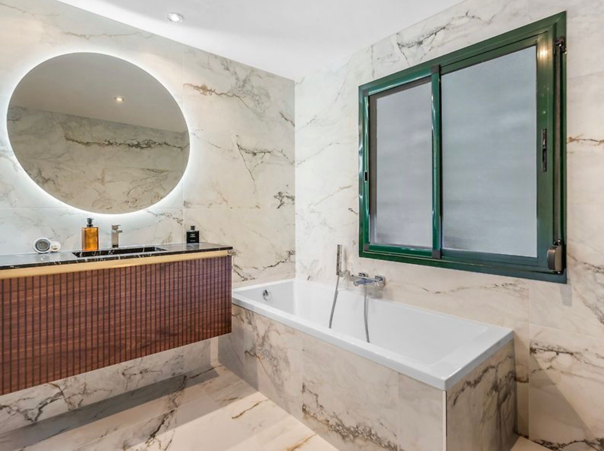Piso de 2 Dormitorios y 2 Baños en venta en Benahavís