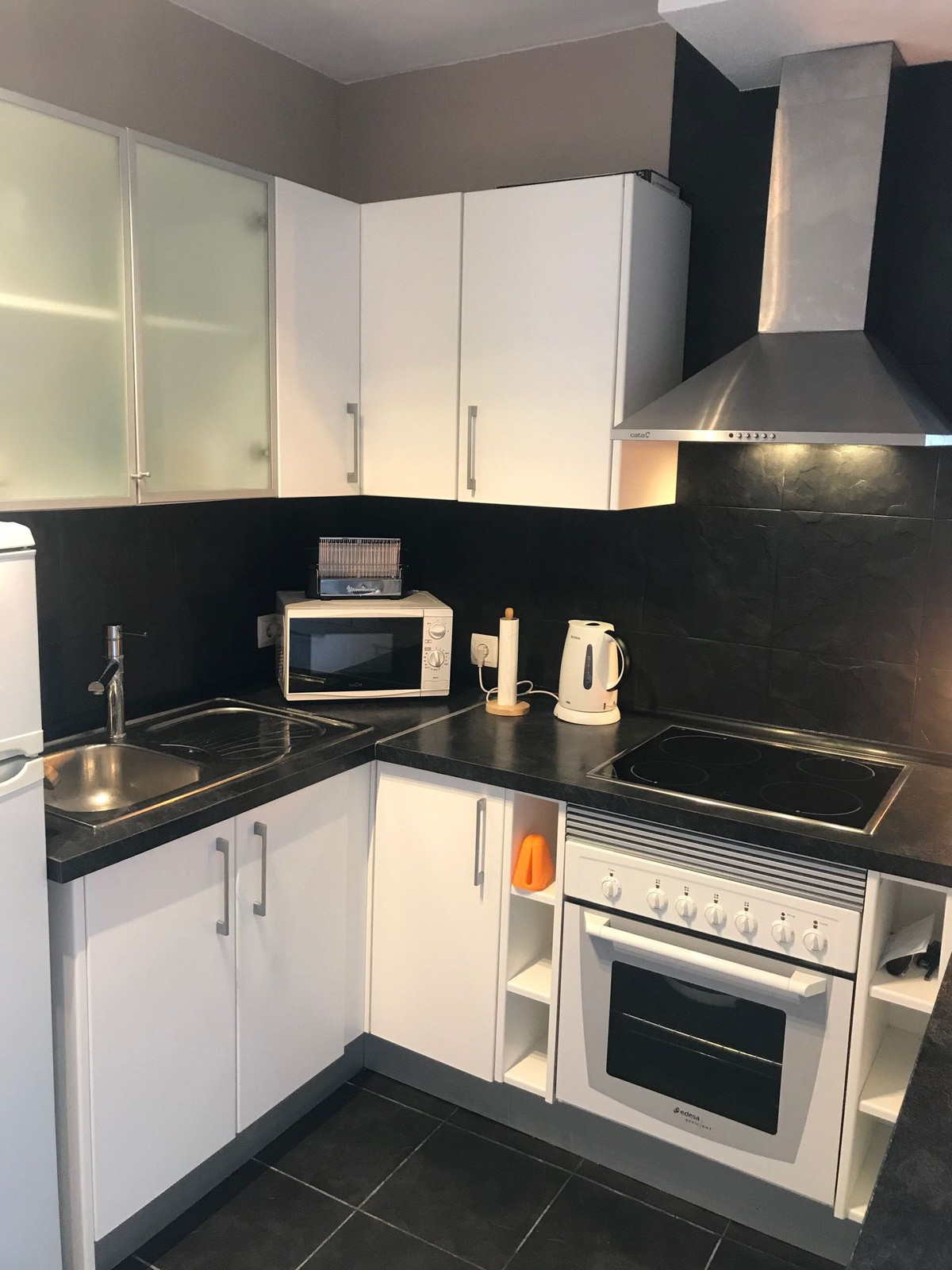 Piso de 1 Dormitorio y 1 Baño en venta en Calahonda