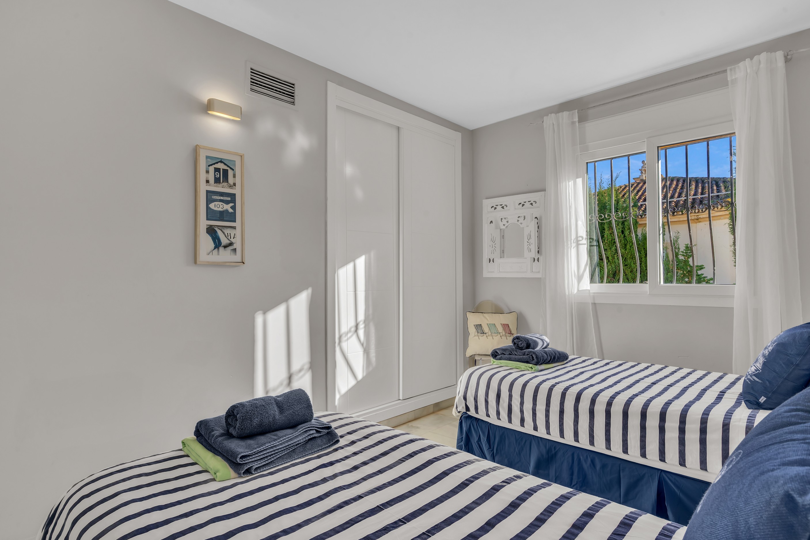 Casa Adosada de 4 Dormitorios y 3 Baños en alquiler vacacional en Milla de Oro, Marbella