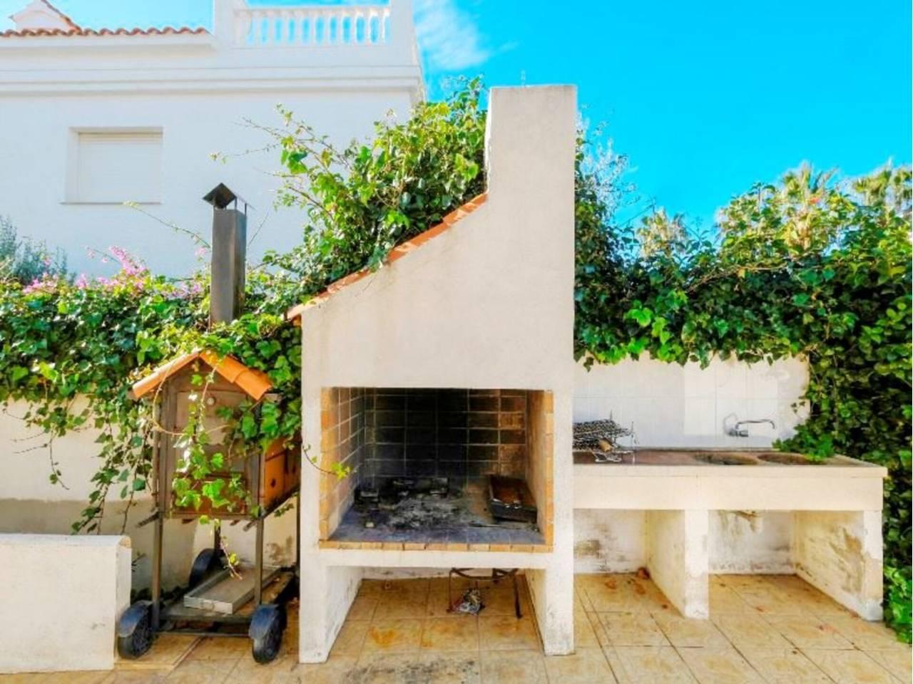 Casa Adosada de 6 Dormitorios y 3 Baños en alquiler vacacional en Alcanar