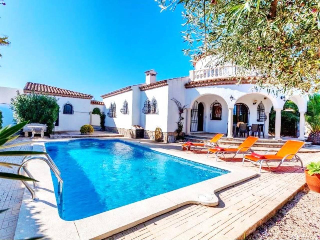 Casa Adosada de 3 Dormitorios en alquiler vacacional en Mont-Roig del Camp