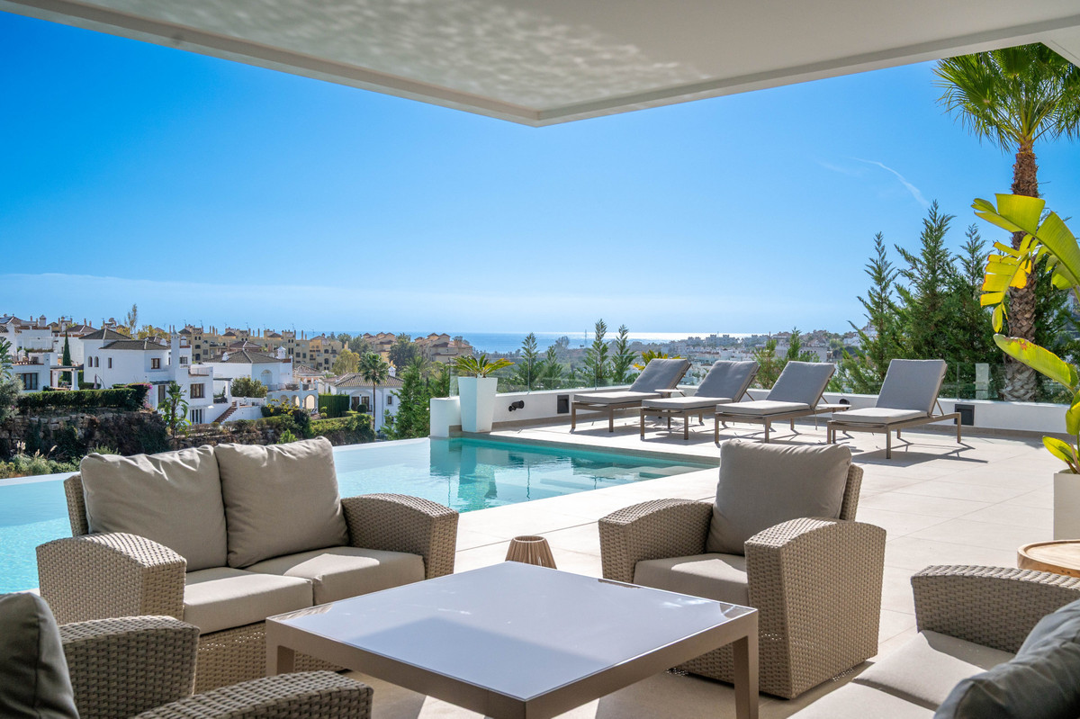Casa de 6 Dormitorios en venta en Nueva Milla de Oro, Estepona