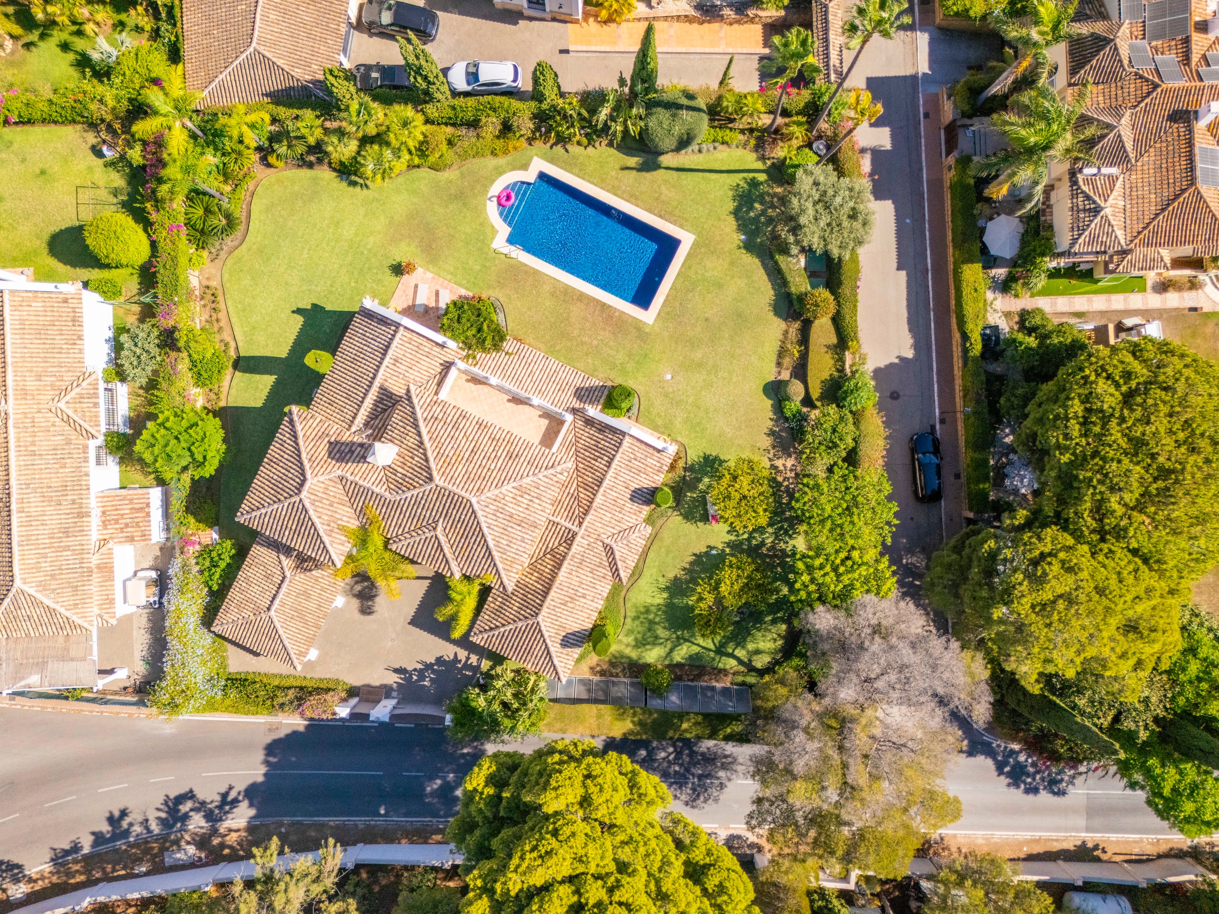 4 спални - Вила за продажба в El Paraiso, Estepona