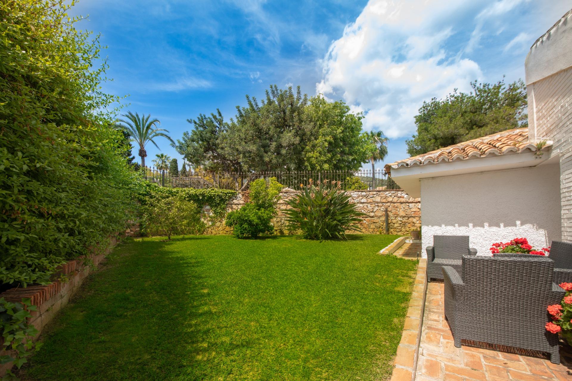 5 спални, 3 бани - Вила за продажба в Arroyo de la Miel, Benalmadena