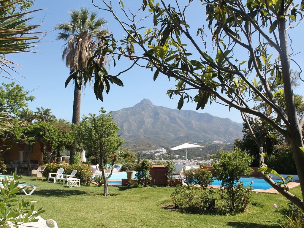 4 Bed, 4 Bath - Villa for Sale in Nueva Andalucia, Marbella