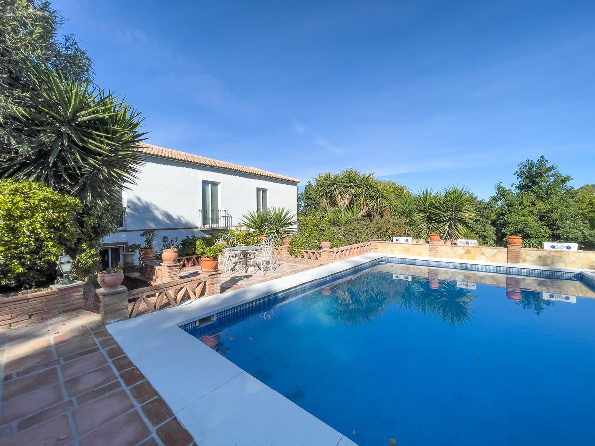 Finca de 5 Dormitorios en venta en Coin