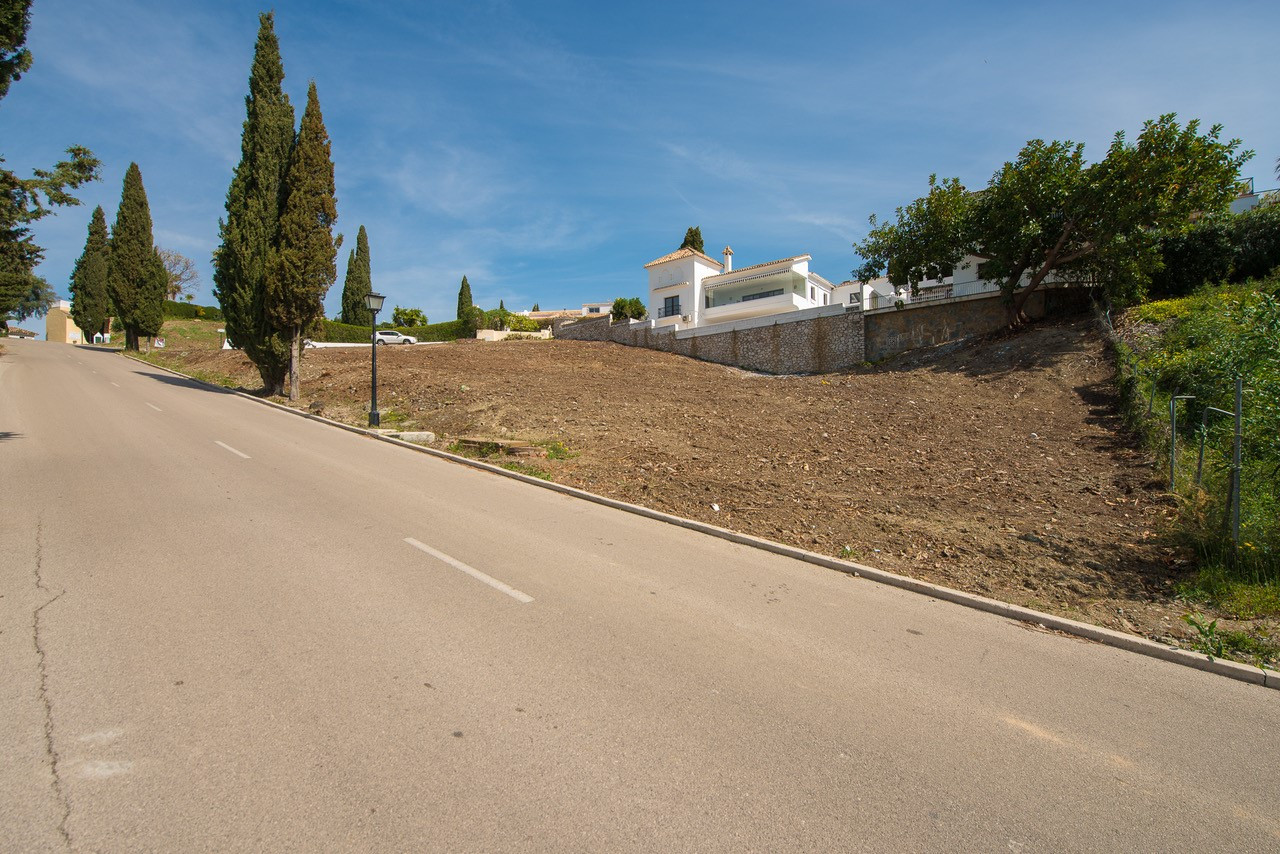 Terreno en venta en El Paraiso Alto, Benahavís