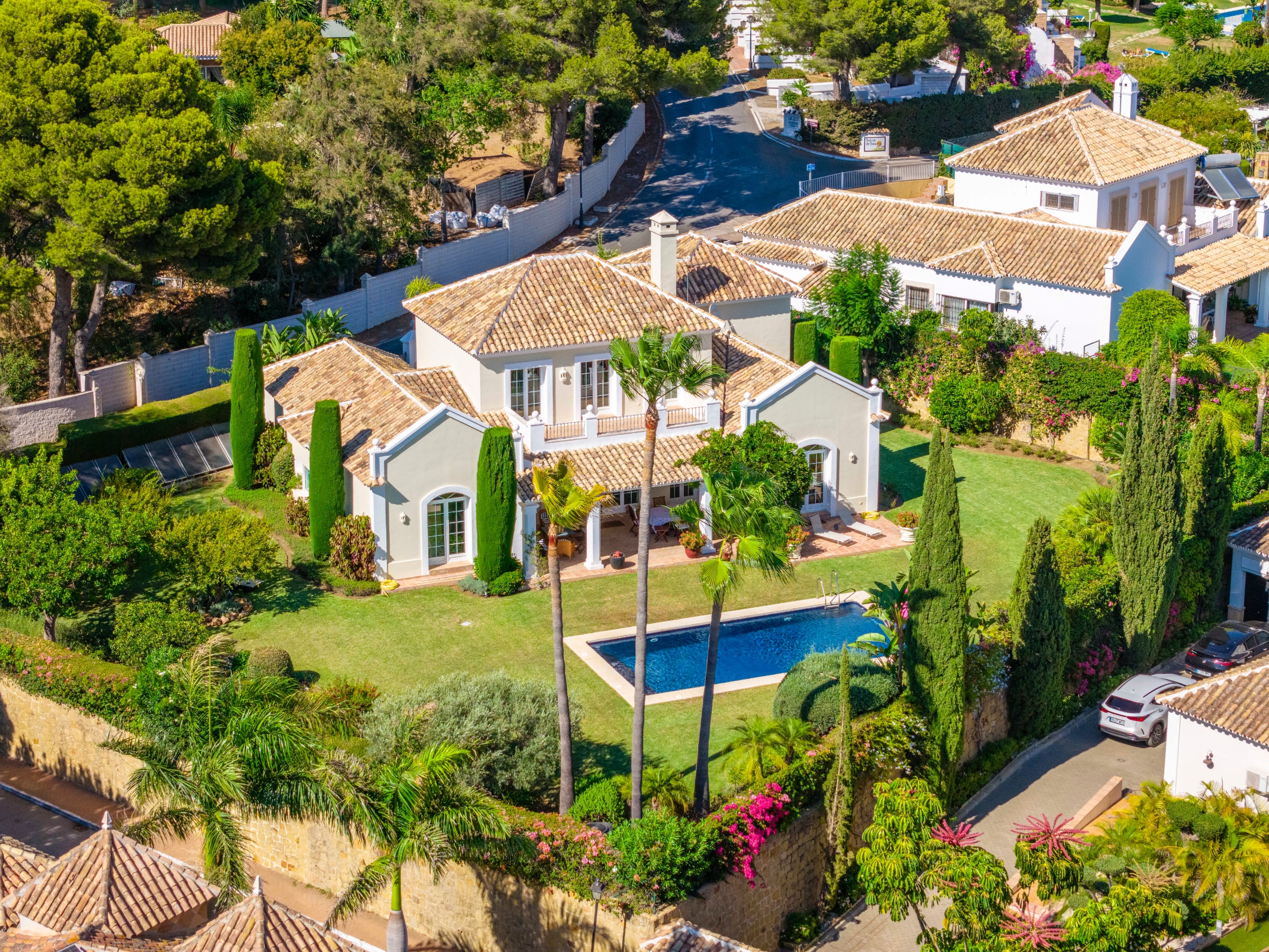 4 спални - Вила за продажба в El Paraiso, Estepona