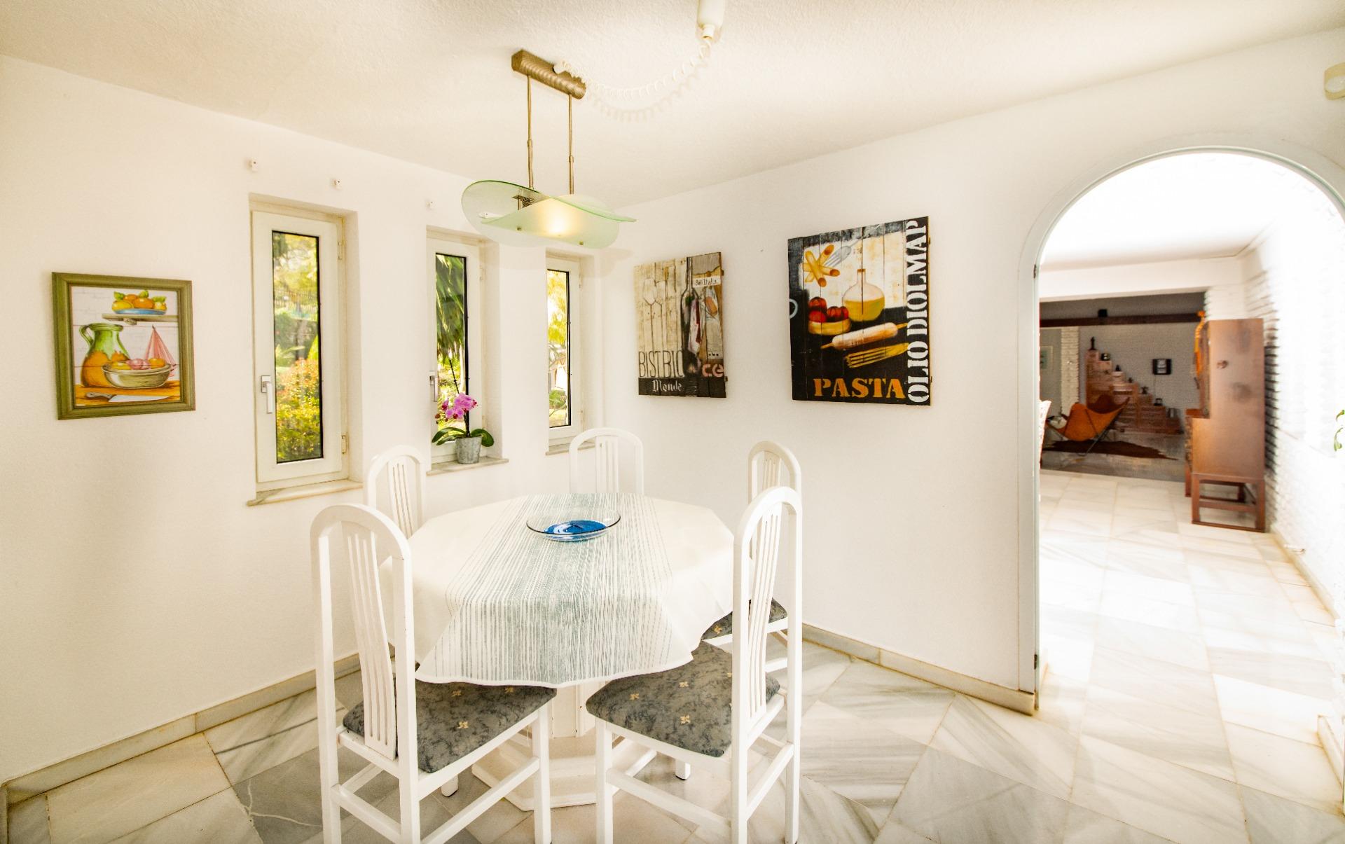 5 спални, 3 бани - Вила за продажба в Arroyo de la Miel, Benalmadena