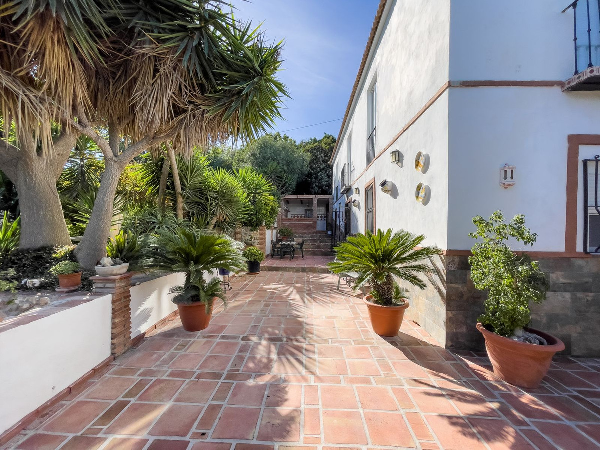 Finca de 5 Dormitorios en venta en Coin