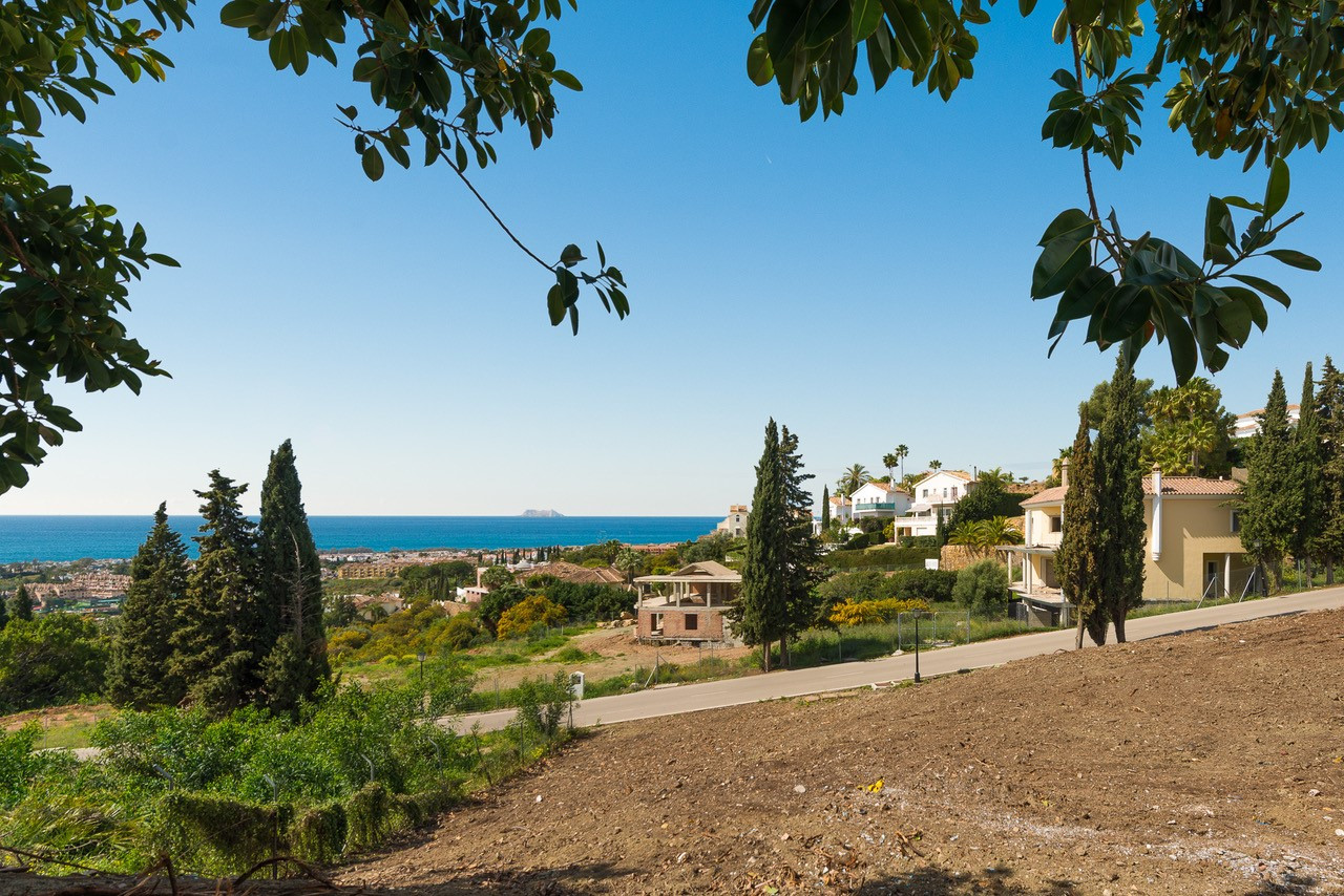 Terreno en venta en El Paraiso Alto, Benahavís