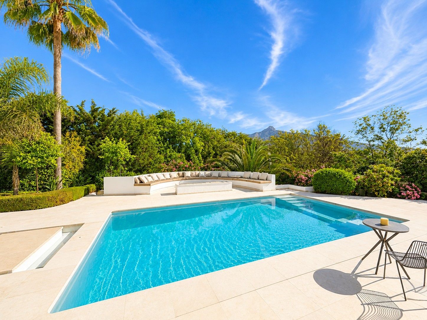 Casa de 6 Dormitorios en venta en Nueva Andalucía, Marbella