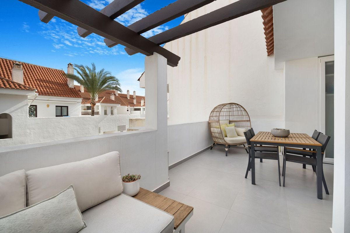 Piso de 3 Dormitorios y 2 Baños en alquiler en Nueva Andalucía, Marbella