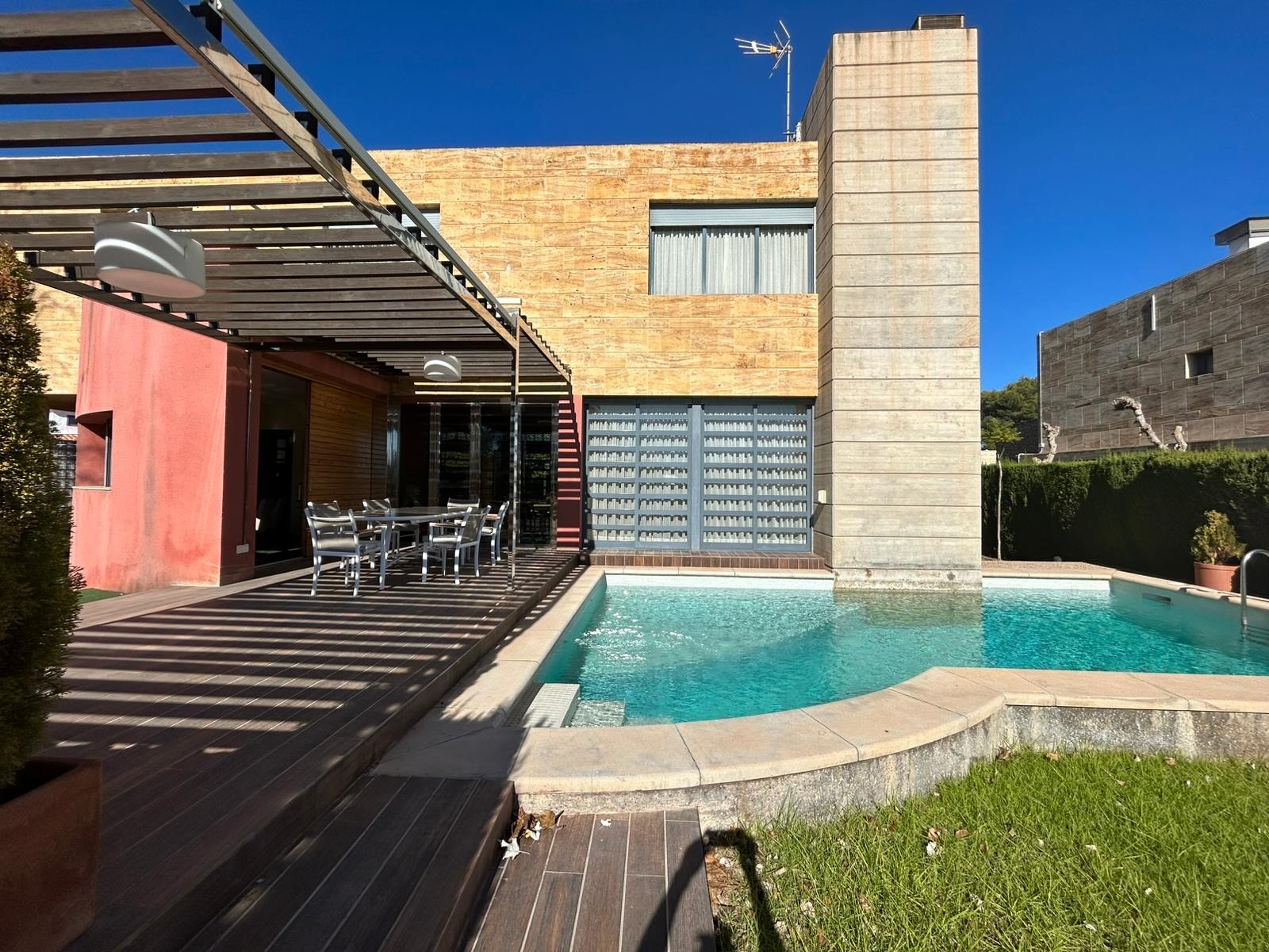 Casa de 4 Dormitorios en venta en Dehesa de Campoamor, Orihuela Costa