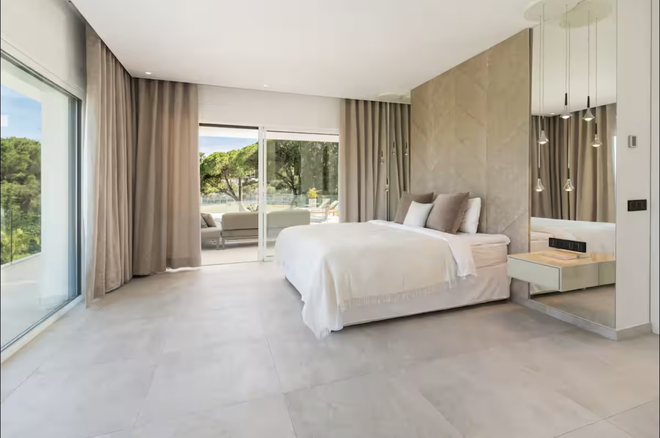 Casa de 5 Dormitorios en alquiler vacacional en Nueva Andalucía, Marbella