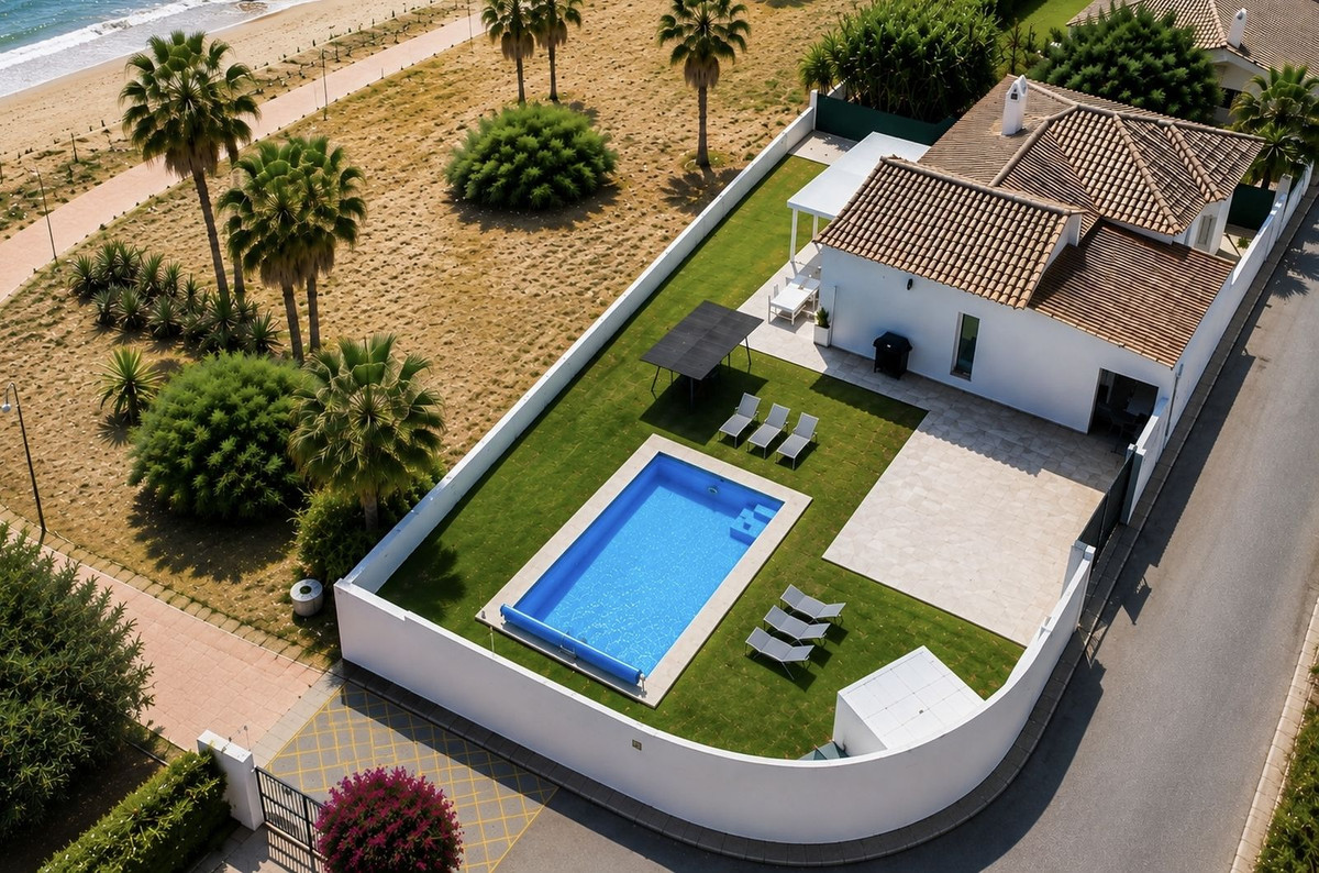 Casa de 3 Dormitorios y 2 Baños en alquiler vacacional en Nueva Milla de Oro, Estepona