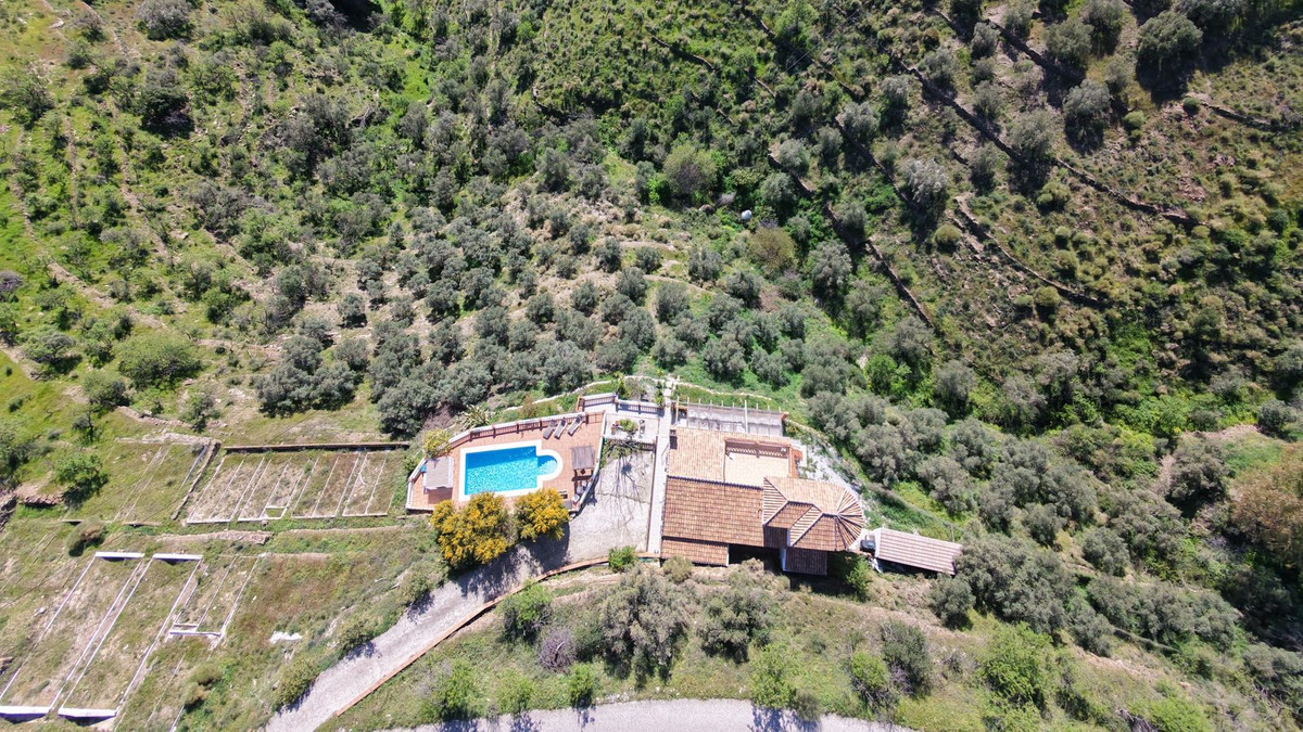 Casa de 4 Dormitorios y 3 Baños en venta en Cómpeta