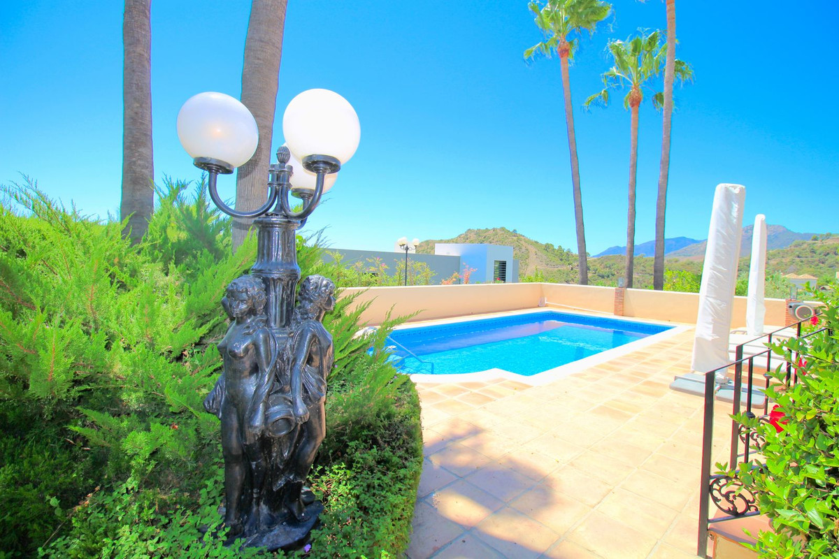 Casa de 5 Dormitorios y 4 Baños en alquiler vacacional en Los Arqueros, Benahavís